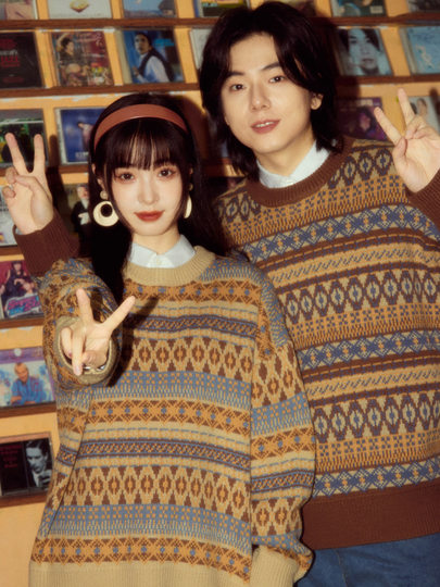 Bolas de arroz fermentadas ALOHA Retro estilo de Hong Kong nicho perezoso Fair Isle suéter otoño e invierno pareja usa suéter a rayas