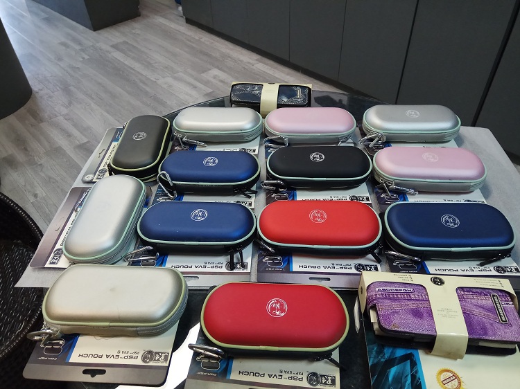 Túi cứng PSP mới màu đen thương hiệu (loại 1k, 2k, 3k được áp dụng) có thể đặt rất nhiều thứ nhỏ - PSP kết hợp máy psp giá rẻ