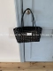 Черный, без подвесок, включая тканевую этикетку и внутреннюю сумку.