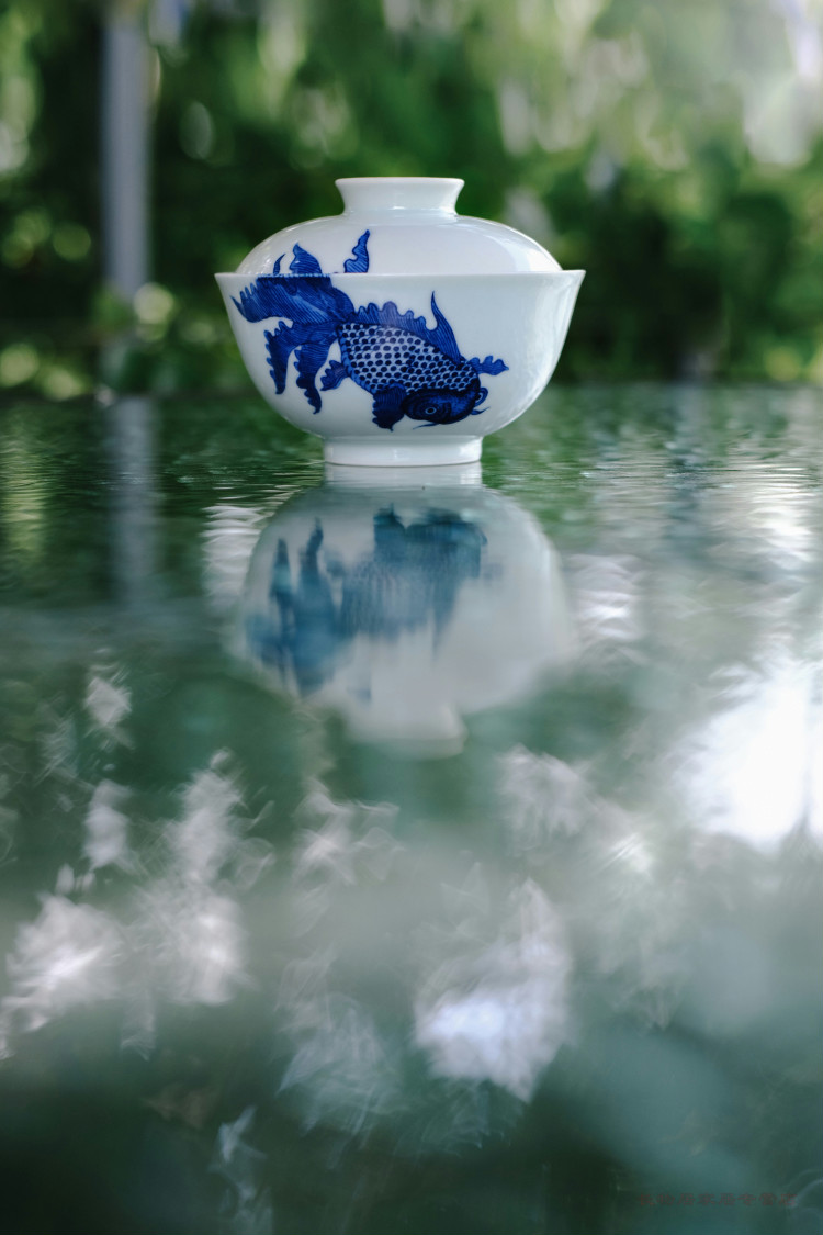 The rule in micro defects offered home - cooked view hand - made tureen jingdezhen blue and white porcelain is hand - made ceramic tea cups