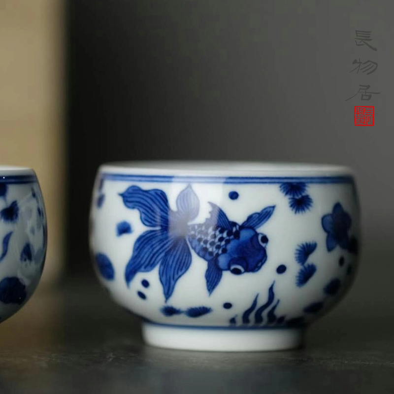 Offered home - cooked view taste good in blue and white goldfish sample tea cup bowl of jingdezhen ceramic tea set manually cups