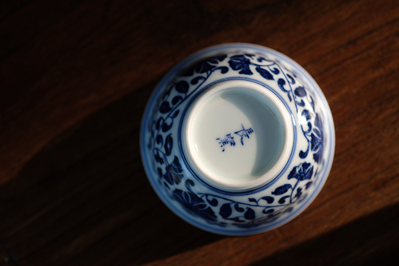 Offered home - cooked wrapped in lotus flower hand made blue and white master cup of jingdezhen ceramics single cup tea sample tea cup, tea sets