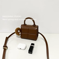 Коричневый [Маленький размер] Притворяется милым. Не могу держать мобильный телефон.