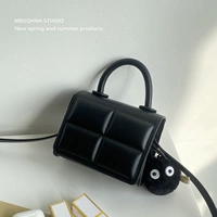 Черный [Маленький размер] Притворяюсь милым. Не могу держать мобильный телефон.