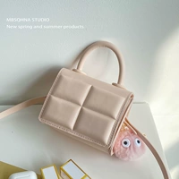 Розовый маленький милый мобильный телефон