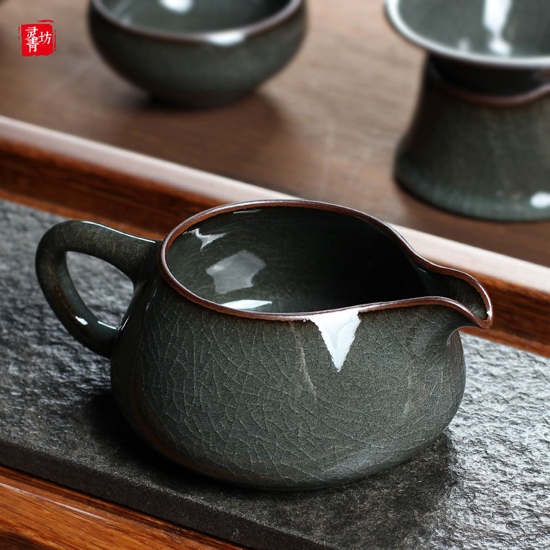 Celadon handmade fair cup Ge kiln iron tire tea sea open piece ice cracked tea divider ceramic kung fu tea set equal cup male cup