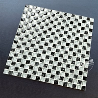 Коричневый черно -белый чист