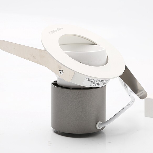 Three majestic extremely light sensible LED light source commercial suction top special cabinet spotlight anti-glare ceiling light spotlight embedded in high display color