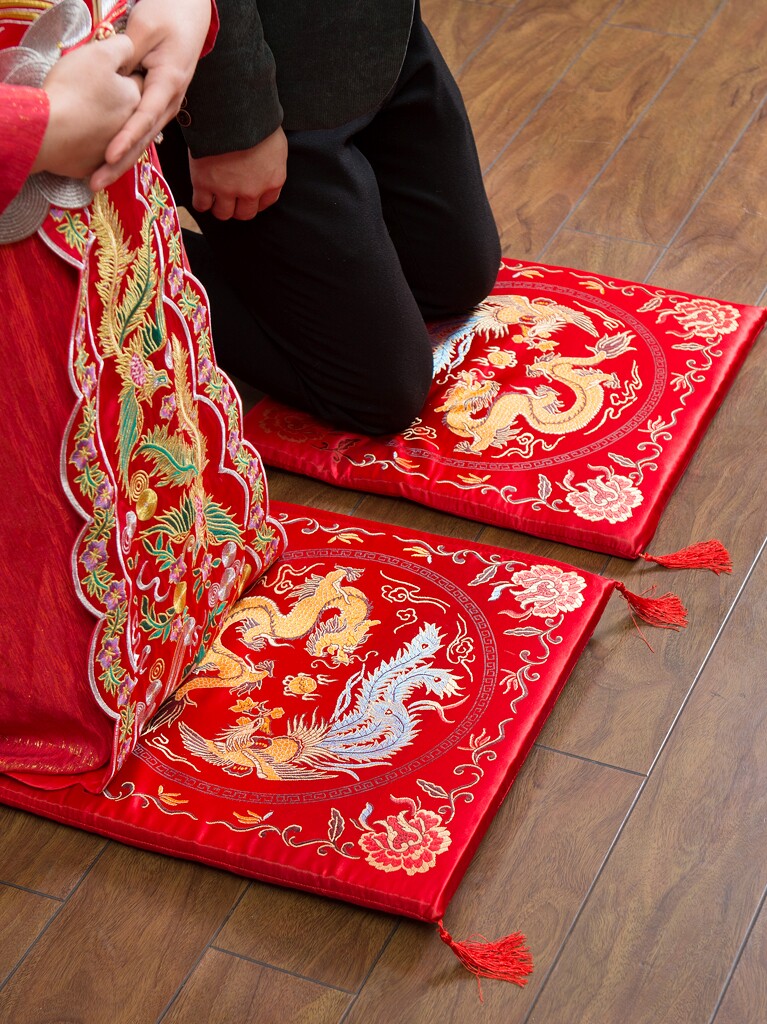 Red kneeling mat Wedding blessing mat Sitting blessing mat Wedding supplies Daquan tea mat A pair of cushions Wedding bow down happy mat