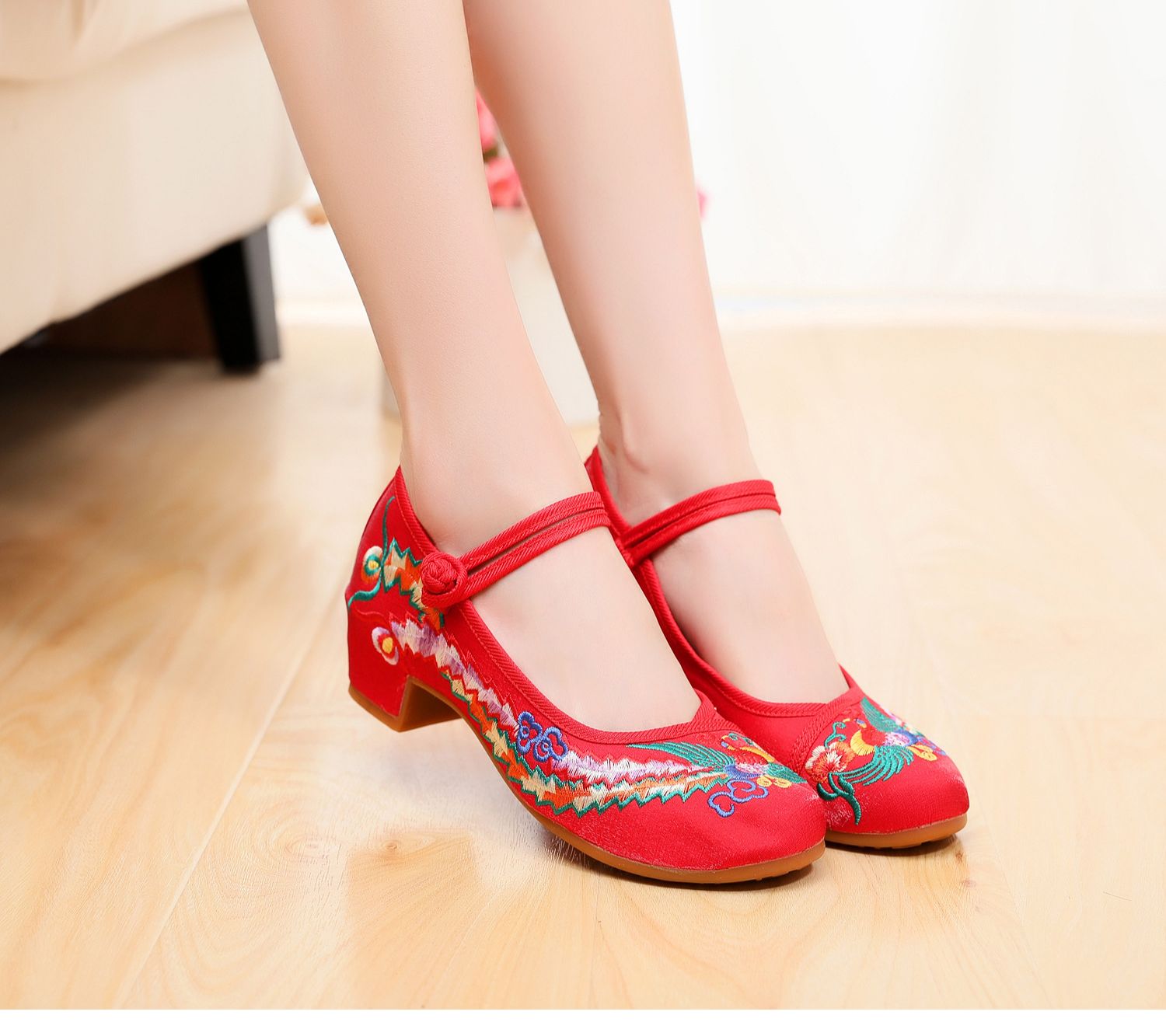 Giày khiêu vũ vuông mới nữ Bắc Kinh giày vải quốc gia Giày khiêu vũ Yangko bốn mùa giày thêu cao màu đỏ - Khiêu vũ / Thể dục nhịp điệu / Thể dục dụng cụ giày múa