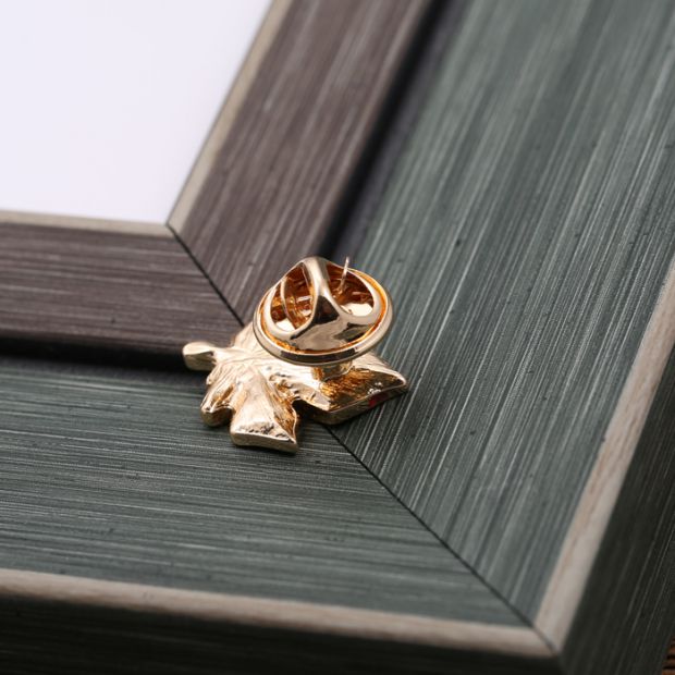 Golden Phoenix Love Jewelry Châu Âu, Nhật Bản và Hàn Quốc Thương hiệu thời trang New Drop Glaze 珐 琅 Red Maple Leaf Cổ áo Pin Trâm - Trâm cài ghim cài áo vest nam