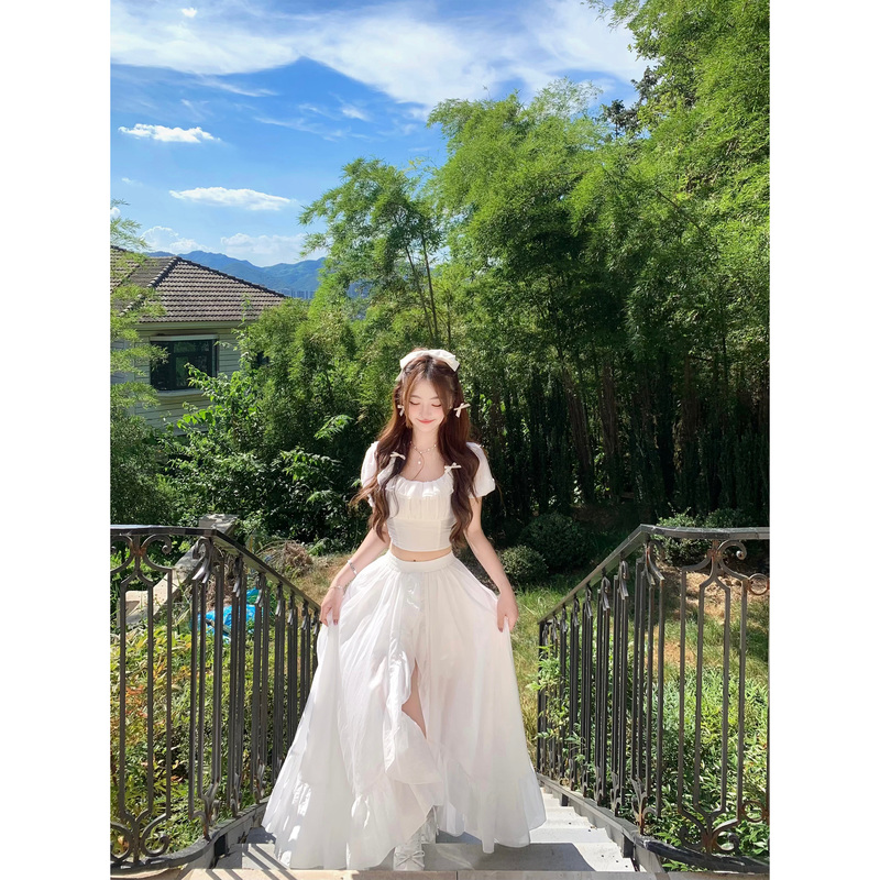Q Women's Pure White Aesthetics/Yi Mengling's Same Style 10m Matching Top and Skirt Set, Stunningly Beautiful for Summer