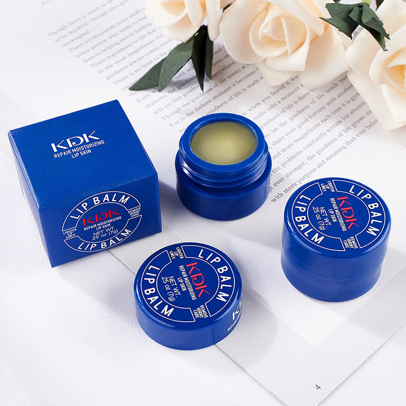 Tian cat u first tried the big card experience with small blue jar moisturizing lip balm nourishing and moisturizing and anti-dry cleft lip film