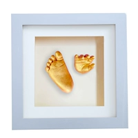 Серебряная плоская коробка рука