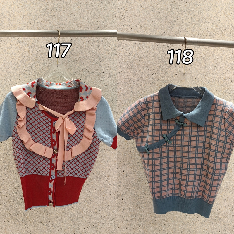 Collection of Chanel-Style Knitted Tops 132, No Returns or Exchanges, Minor Flaws, Self-Responsible for Any Damage 6.9