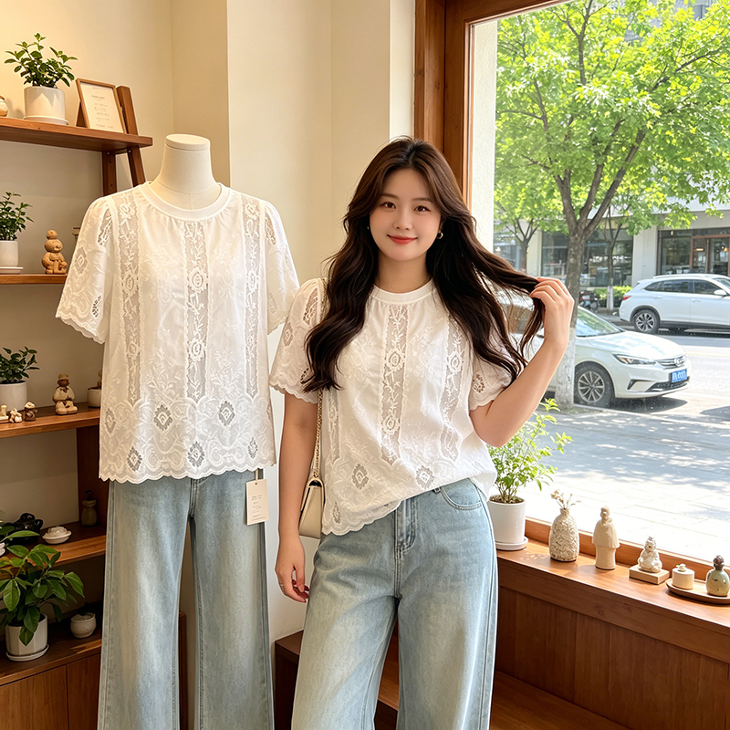 Plus-Size White Lace Shirt for Women, 2026 Summer New Style, Mid-Length, Chic, Fashionable, Casual Hollow-Out Shirt Top