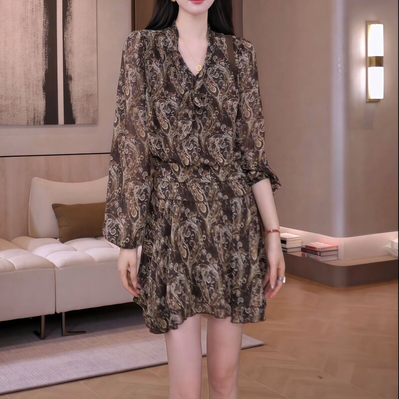 Plus-Size Vintage Print V-Neck Tie Pullover Dress for Women, 2026 Autumn Casual Loose Slimming Paisley Dress