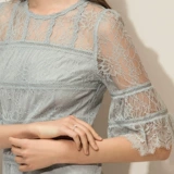 季候风 Кружевной короткий мегафон, платье с рукавами, облегающий крой