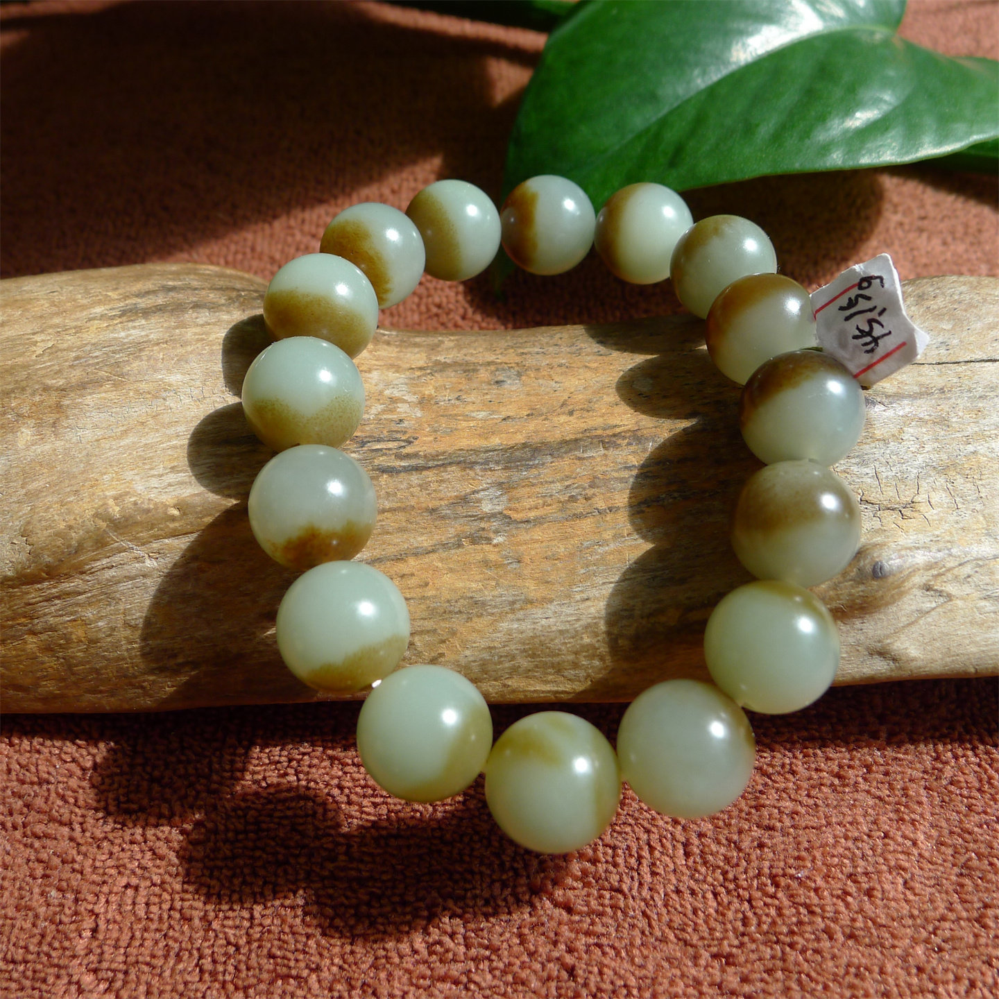 4712号几十年的和田青白玉通天孔中号圆珠4件，现在还值得入手吗？