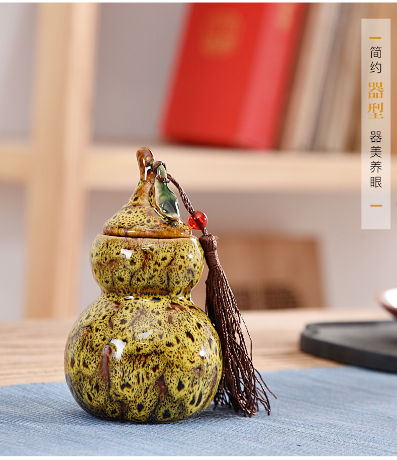Friend is creative ceramic tea pot seal pot size home red and green tea pu 'er tea caddy fixings, black and white