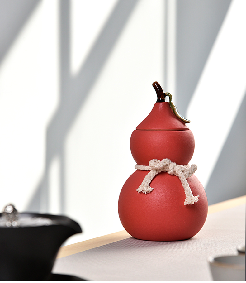 Friend is creative ceramic tea pot seal pot size home red and green tea pu 'er tea caddy fixings, black and white