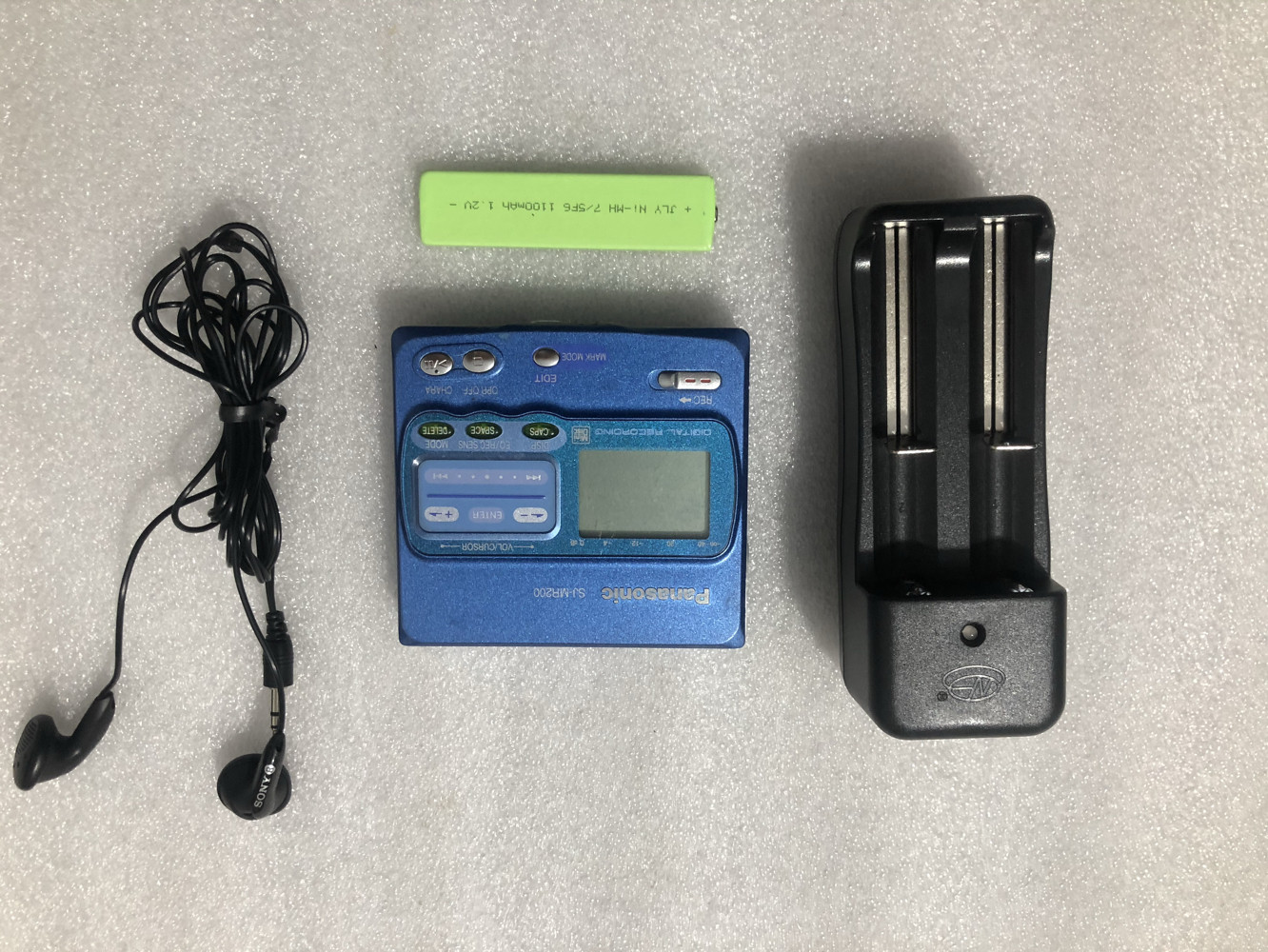 MD随身听还能这么玩？Panasonic SJ-MR200带你重回音乐黄金年代🎶-MD