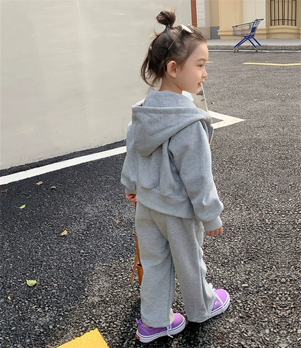 Осенний спортивный детский весенний комплект