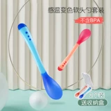 Новорожденный ребенок меняет красочную первую биологическую мягкую голову