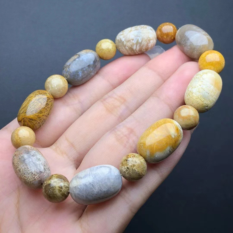 Coral Jade Single Circle Bracelet about 11.8×17mm Xl032 Coral Jade Single Circle Bracelet about 11.8×17mm Xl032