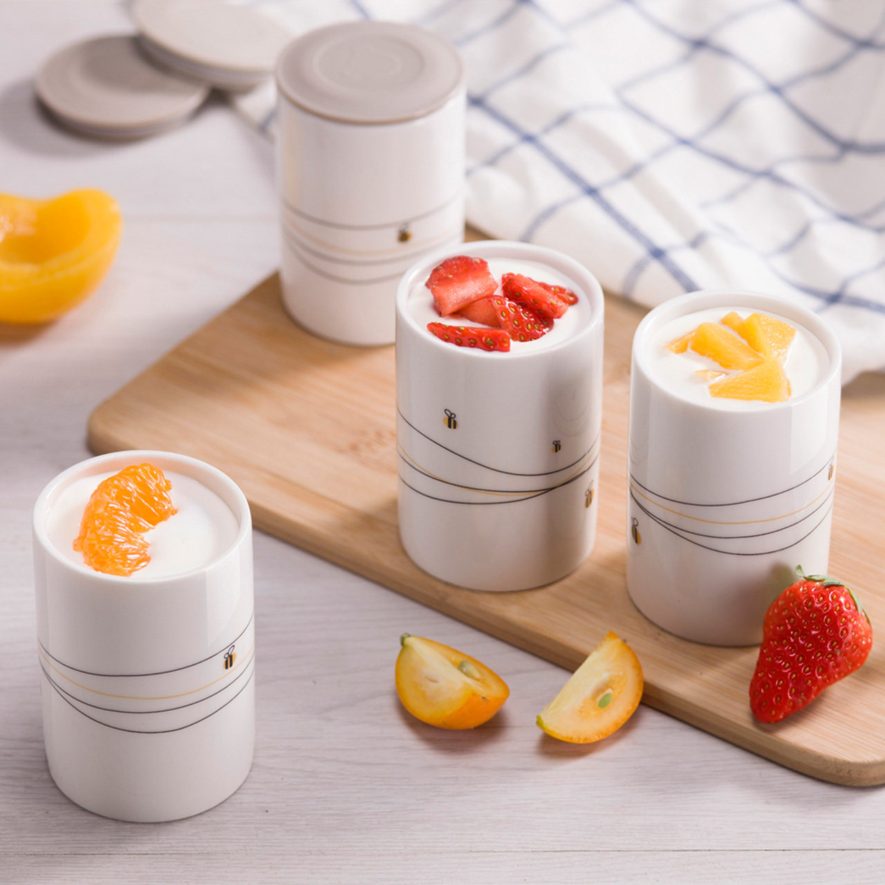 Bear yogurt machine accessories ceramic cup divided into 4 pieces (with lid) 125ML Bear original color random