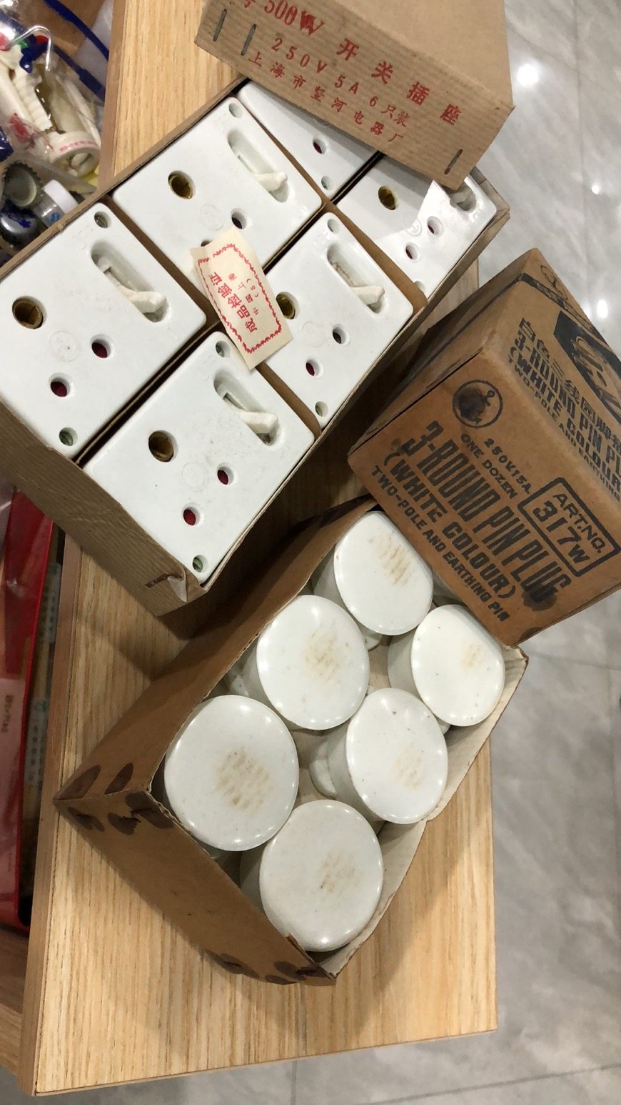 Shanghai Old Goods Iron Anchor Brand Plug and Socket Set with Switch