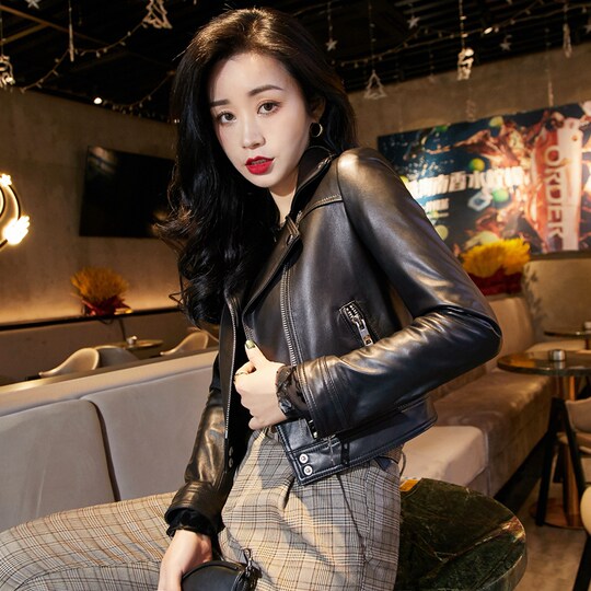 2025 new hot style European sheepskin leather jacket women's short motorcycle jacket jacket little man jacket