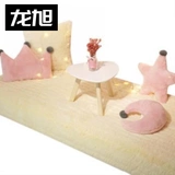 Кофейная детский комната, набивающиеся в жесткой бурке, кровати для подушки для подушки для подушек на пола в осенних окнах Эрд