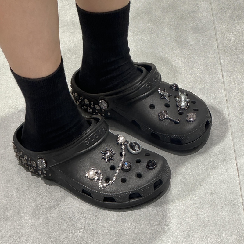 Crocs Classic Studded Punk Lightweight Comfortable Fashionable Closed-Toe Beach Clogs 211596
