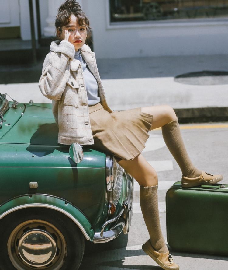Mùa đông có hương vị Hồng Kông mới lông cừu cổ áo retro kẻ sọc ngắn áo len nữ dày áo khoác học sinh lỏng lẻo áo parka nữ