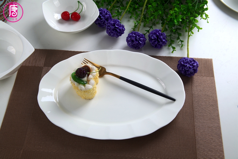 Yipin Tang Jiayong fish ipads porcelain plate 12 inch ceramic oval platter contracted and pure white fish dishes