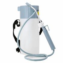 Japan imported industrial electric spray pot can spray water mist water column home gardening spray fertilizer dry battery spray pot