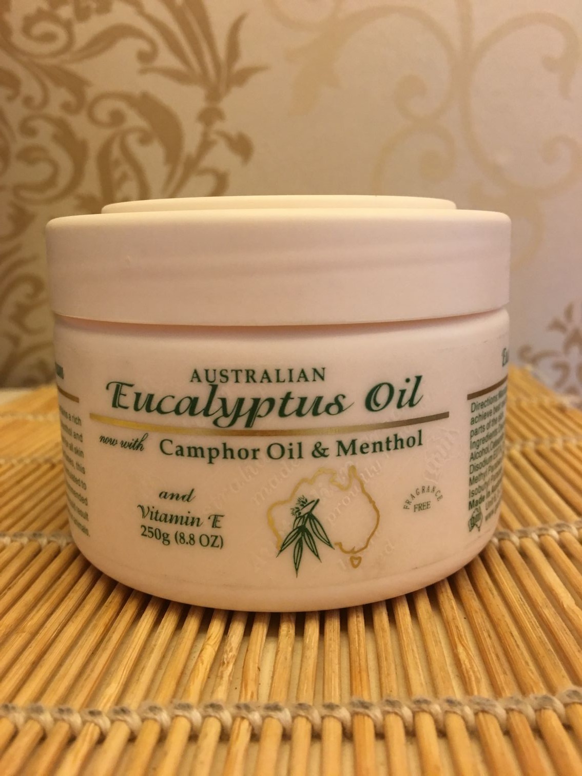Australia GM Eucalyptus Eucalyptus Eucalyptus oil essence face moisturizing Moisturizing moisturizing Vitamin E 250g spot
