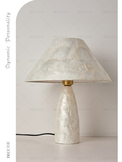 French-Style Vintage Creative Shell-Shaped Solid Wood Table Lamp for Bedroom, Study, and Living Room, Cream-Style Ambiance Table Lamp