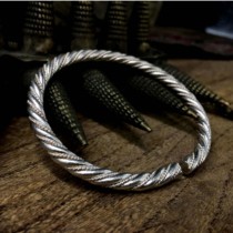 999 pure silver hand - made personality Hmong characteristics of the country wind torque filament filament spark silver wire bracelet