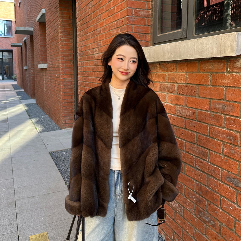 2026 Autumn/Winter New Style Diagonal V-Neck Imported Velvet Mink Coat for Women, Full Mink Diagonal Row Mink Fur Coat 2026 Autumn/Winter New Style Diagonal V-Neck Imported Velvet Mink Coat for Women, Full Mink Diagonal Row Mink Fur Coat