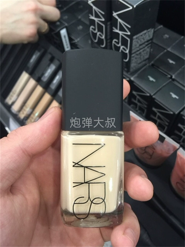 Nars, легкий и тонкий тональный крем, 30 мл