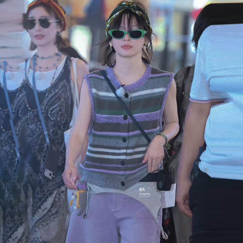 Xiangye's Xin Zhilei-Style Short Jacquard Knit Vest with Contrasting Stripes and Knitted Waistcoat Top