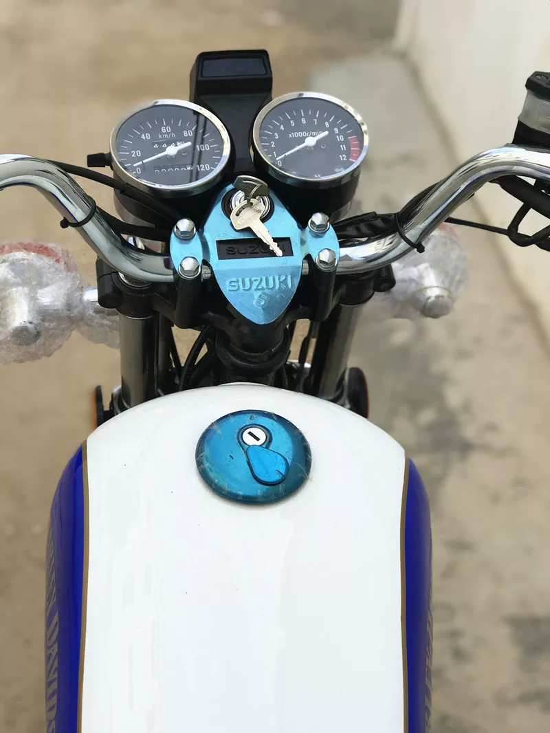 Мотоцикл Suzuki 125 см³, 5 передач, импортный б/у, состояние 90% — синий или золотой