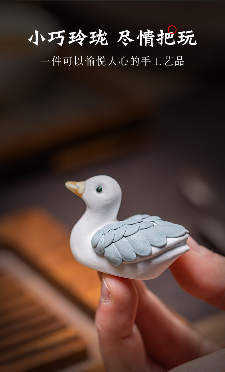 Wilson of refueling duck day jingdezhen ceramic furnishing articles express little ducks manual desktop decoration on the tea table of tea of a pet