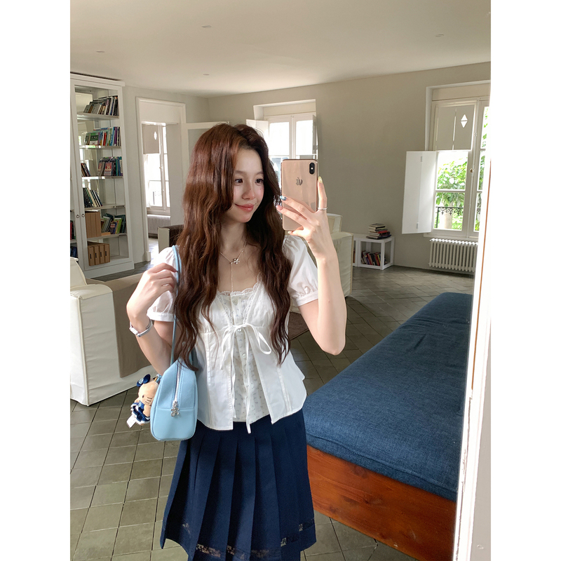 Even Yiwen [Seoul Chronicle] Korean-Style High-Fashion Floral Two-Piece Look Top with a Gentle and Sweet Lace Shirt
