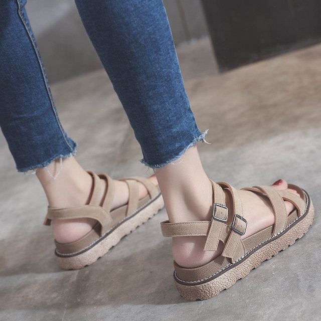 Sandals ເກີບ Flat ຂອງແມ່ຍິງ Summer 2021 ນັກສຶກສາວິທະຍາໄລໃຫມ່ Versatile Thick Sole Medium Heel Soft Sole ແບບ Fairy ແບບ Roman ເກີບ