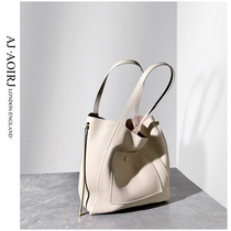 (UK AJ AOIRJ) niche design leather tote bag 2022 large capacity commuter bucket bag computer bag