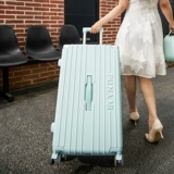 Вместительный и большой чемодан, прочная коробка