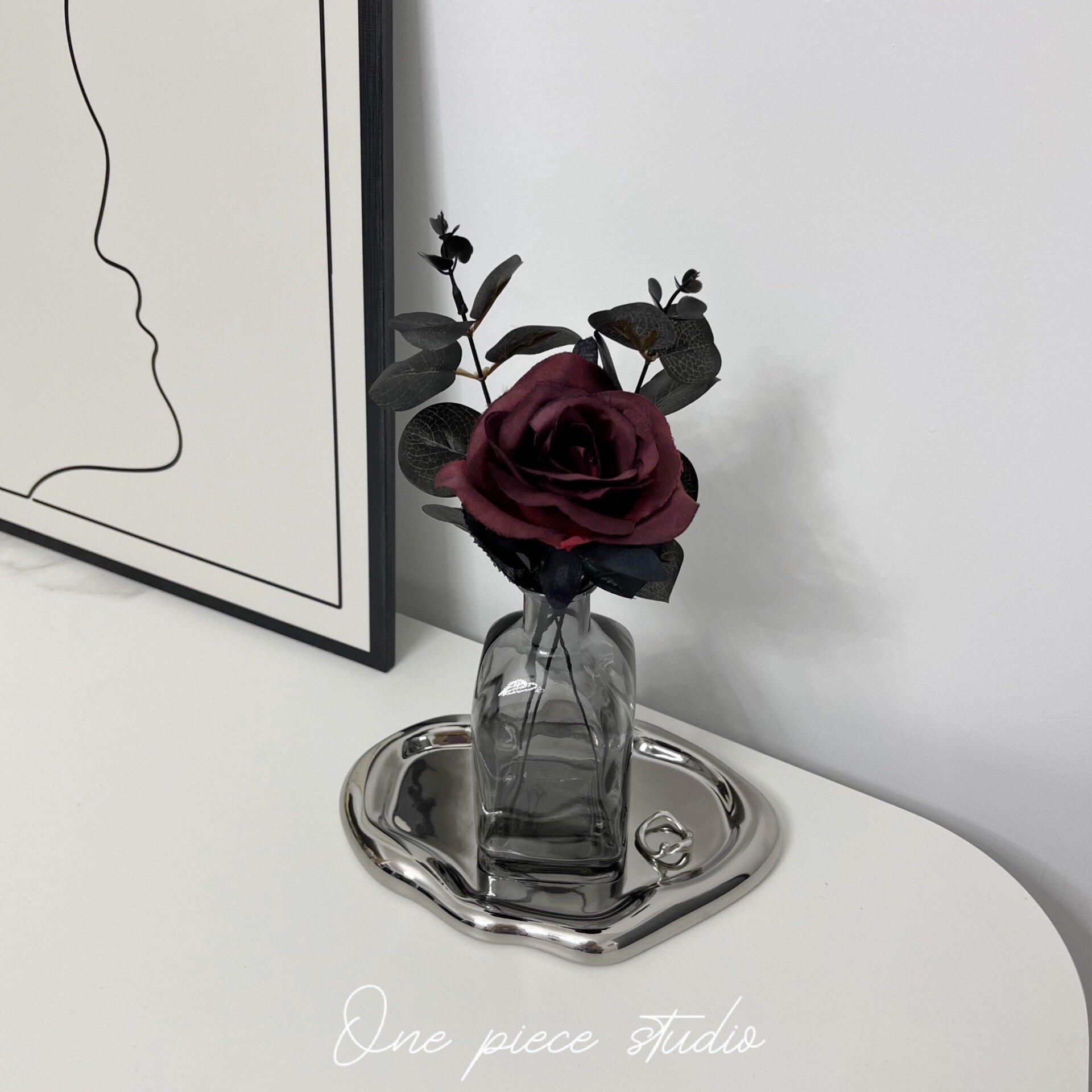 Lukewarm minimalist simulation flower dark black rose bouquet flower arranging bottle swing piece Retro light extravagant shop Decorative Living Room Furnishing